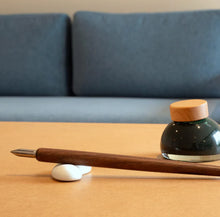 Indlæs billede til gallerivisning Kakimori Valnød penneholder