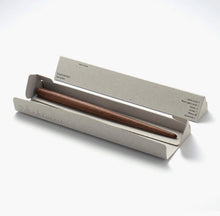 Indlæs billede til gallerivisning Kakimori Valnød penneholder