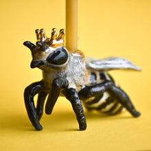 Indlæs billede til gallerivisning Queen Bee Cake Topper
