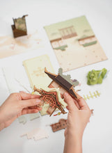 Indlæs billede til gallerivisning Miniature House Falling Sakura

