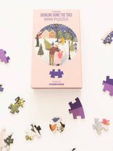 Indlæs billede til gallerivisning BRINGING HOME THE TREE - mini puzzle
