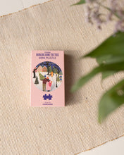 Indlæs billede til gallerivisning BRINGING HOME THE TREE - mini puzzle
