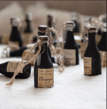 Indlæs billede til gallerivisning Champagneflaske ophæng
