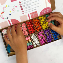 Indlæs billede til gallerivisning Unicorn &amp; Heart armbånd Making Kit
